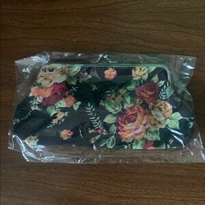 NWOT No Label Black Elegant Floral Canvas Coin Purse with Kiss Lock